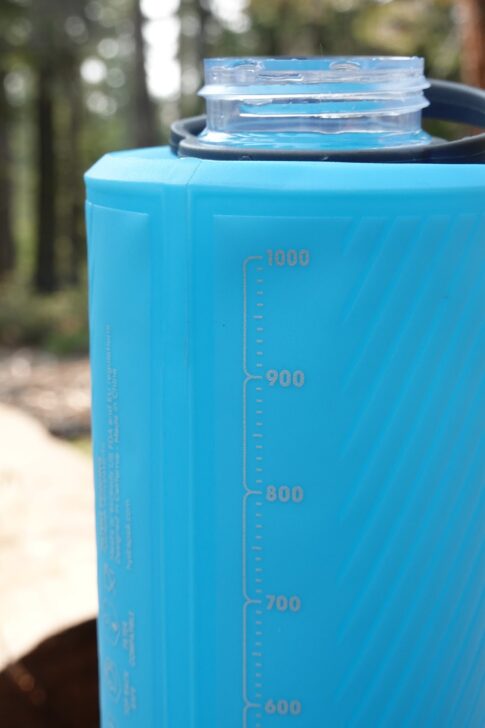 HydraPak Flux 1L回顾:Flux水瓶上有毫升标记