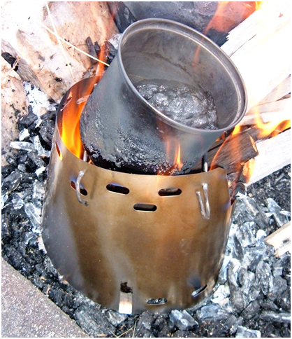 烧柴的火炉烧水